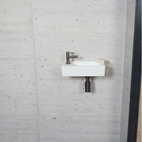 Carrara Marmer Look Fonteinset Wiesbaden in Gun Metal Kleur (Kraangat Links)